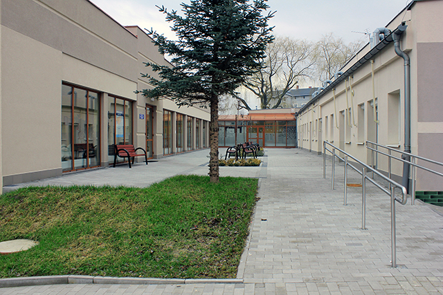 Zaprojektowanie i wykonanie robót budowlanych polegających na odrestaurowaniu pawilonu pijalni wód w Jedlinie Zdroju na terenie Placu Zdrojowego wraz z zagospodarowaniem przyległych terenów